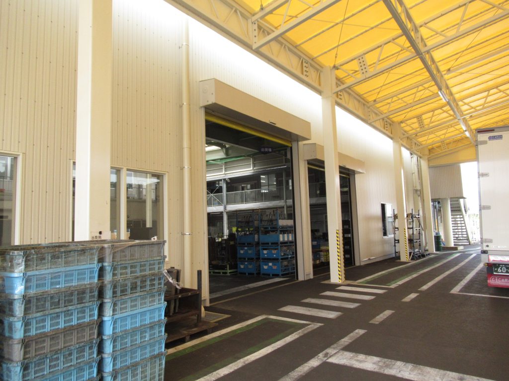 荷捌き所建築基準法, 倉庫の庇は床面積に入るか – 物流施設の建築や購入をお考えの皆様へ – VXUMTW